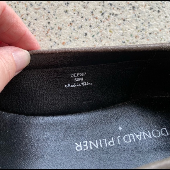 EUC Donald J Pliner “DEESP” ladies’ metallic/beaded loafers, size 6-1/2 medium - Picture 10 of 10